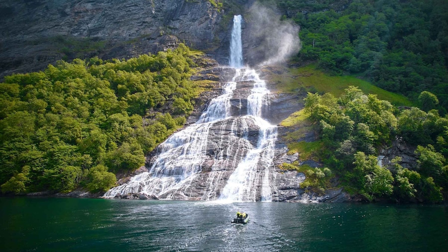 Geiranger: Guided Geirangerfjord Boat Tour
