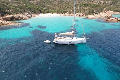 Poltu Quatu: La Maddalena Archipelago Sailboat full-day trip