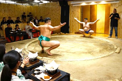 Tokyo : Spectacle de Sumo avec Hot Pot de Poulet et une Photo