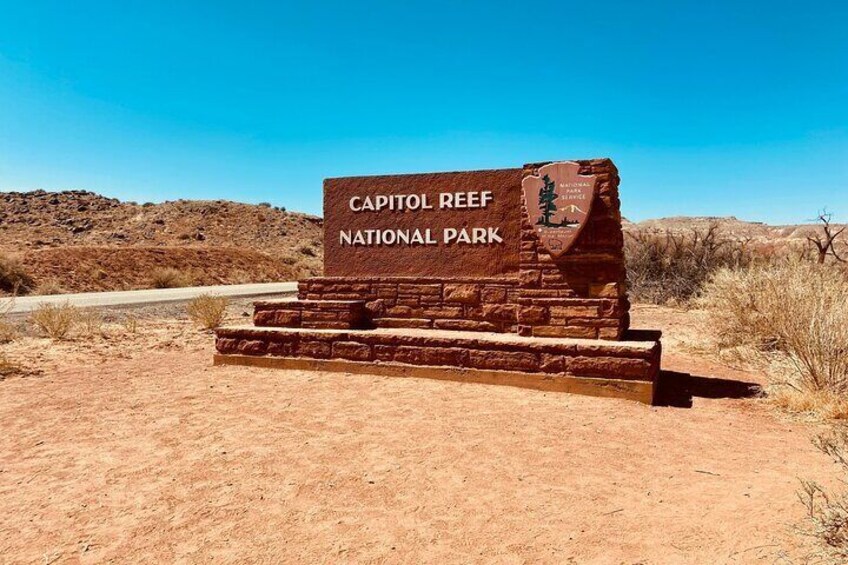 Capitol Reef Full Day Small Group Tour