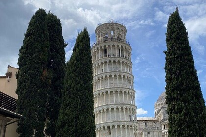 Lucca Tour och Pisa Tower + Vinprovning med van från La SpeziaPort