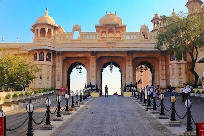 Private Full Day Udaipur Sightseeing Tour with Optional Guide