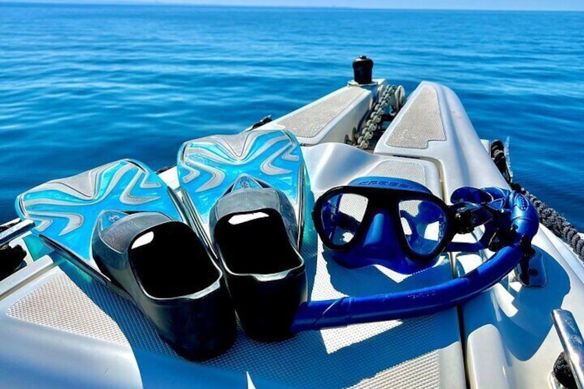 Complete snorkeling equipment on board