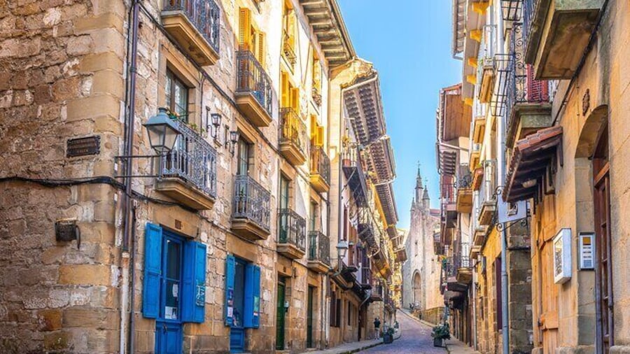Essential Walking Tour through the Emblematic Places of Hondarribia