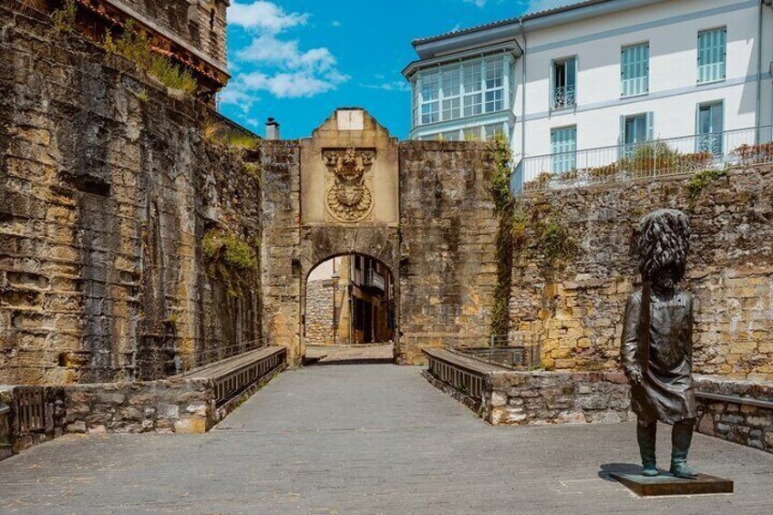 Essential Walking Tour through the Emblematic Places of Hondarribia