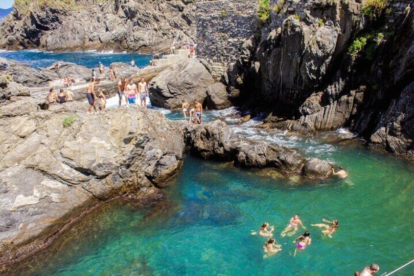 Cinque Terre Hybrid Boat Tour