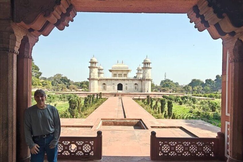 From Delhi: Private 2-Day Taj Mahal, Agra Fort & Fatehpur Sikri