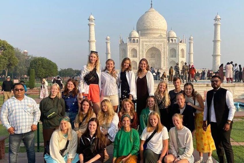 Overnight tour to Taj Mahal in Sunrise & Sunset from Delhi by car