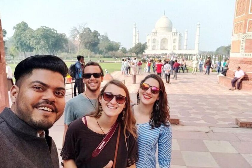 Overnight tour to Taj Mahal in Sunrise & Sunset from Delhi by car