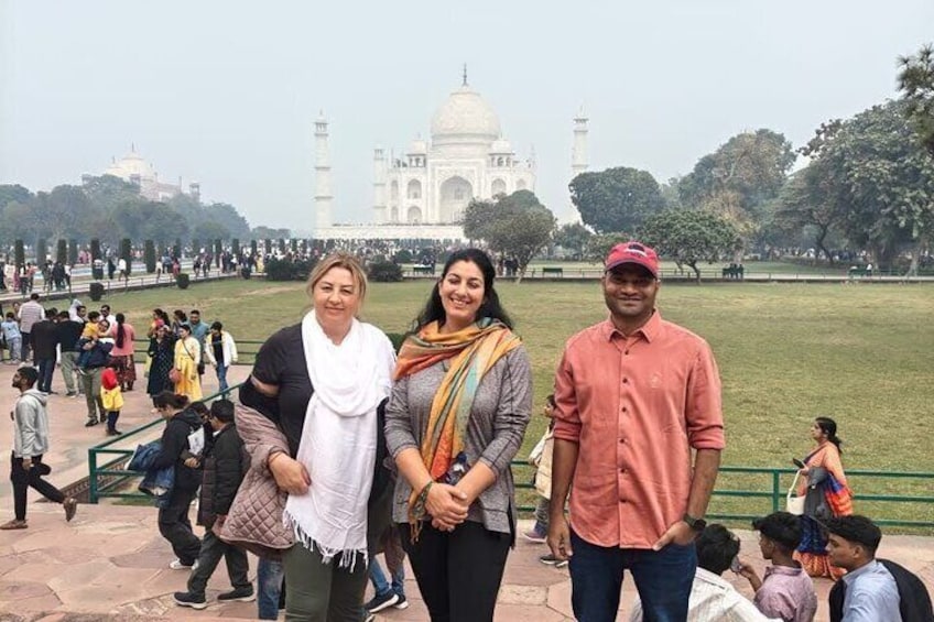 From Delhi: Private 2-Day Taj Mahal, Agra Fort & Fatehpur Sikri