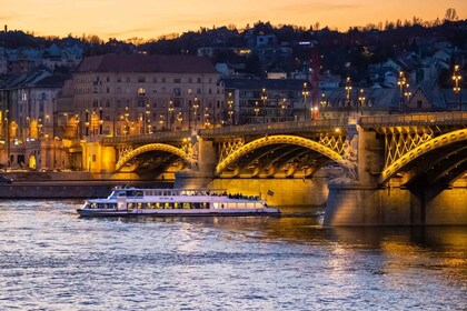 Budapest: Kreuzfahrt bei Sonnenuntergang