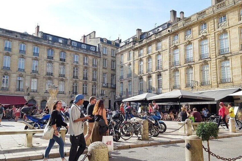 The squares of Bordeaux 
