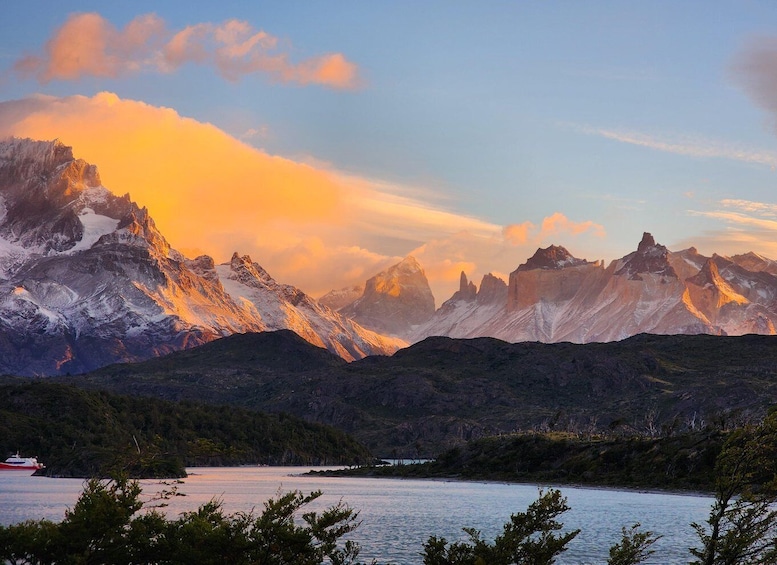 Puerto Natales: Torres del Paine Full Day Tour