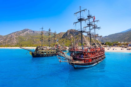 Bodrum: Pirate Boat Cruise with Lunch and Drinks