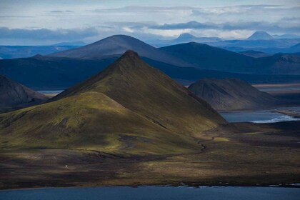 Desde Reikiavik: excursión de un día a Landmannalaugar en un jeep de lujo