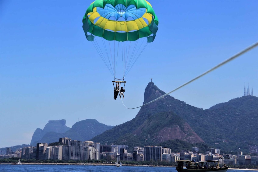 Rio de Janeiro: 2-Hour Boat Trip with Parasailing