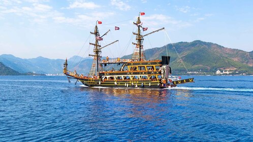 Kemer: Pirate Boat Trip on the Beautiful Bays