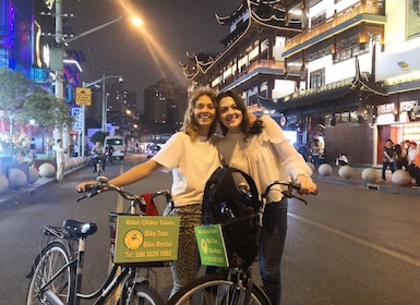 Shanghai: 4 heures d'aventure nocturne et de dégustation à vélo