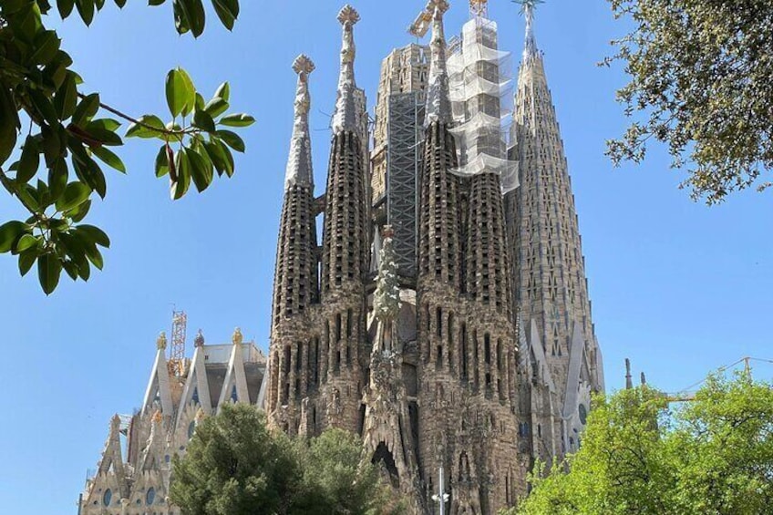 Gaudí and Sagrada Familia Private Tour in Barcelona