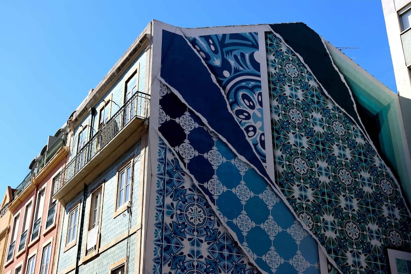 Picture 2 for Activity Lisbon: Street Art and Historical Walking Tour