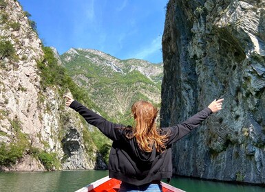 Da Tirana/Shkodra: gita di un giorno al lago Komani e al fiume Shala