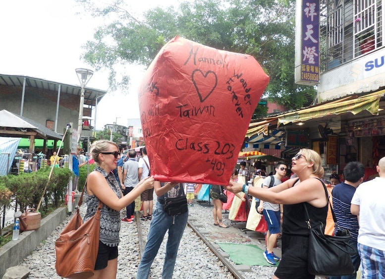 Picture 10 for Activity From Taipei: Private Scenic Tour to Jiufen, Yehliu & Pingxi