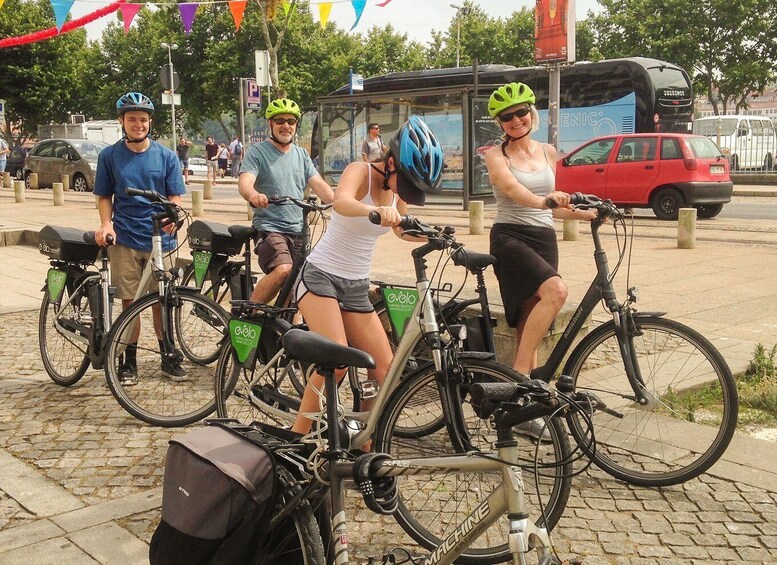 Porto: Historic e-Bike Tour with a guide