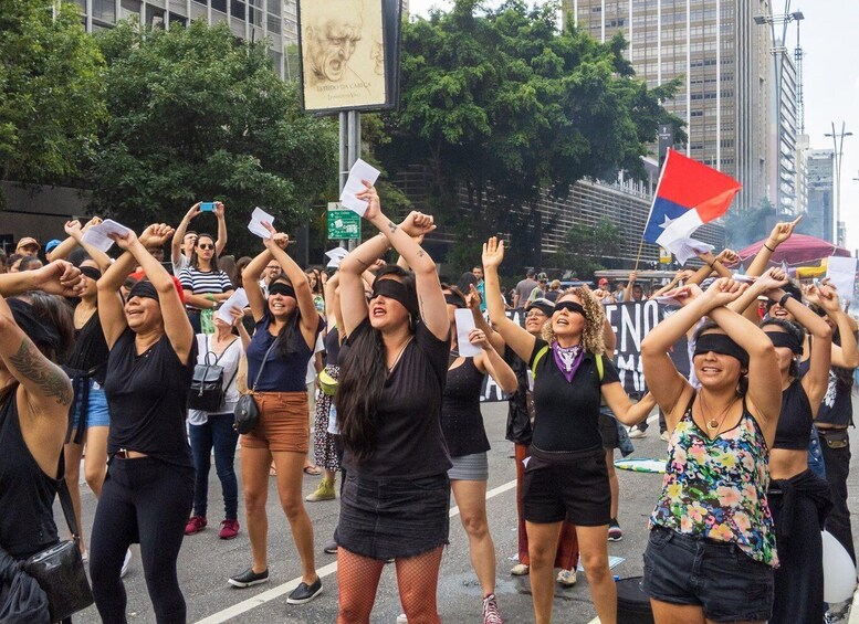 Picture 1 for Activity São Paulo: 2 Hour Immersion Waling Tour in Paulista Avenue