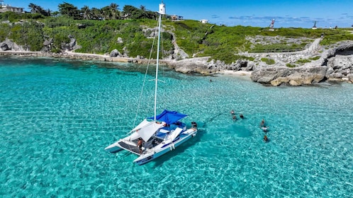 Demi-journée tout compris en catamaran privé à Isla Mujeres