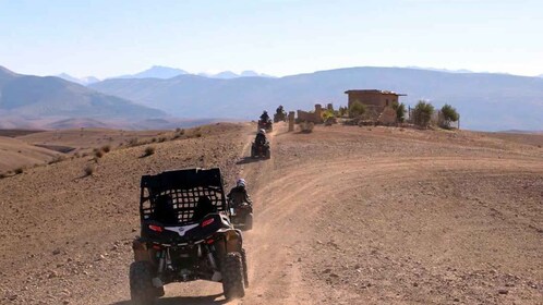 Marrakech : Excursion dans le désert d'Agafay en quad et à dos de chameau a...