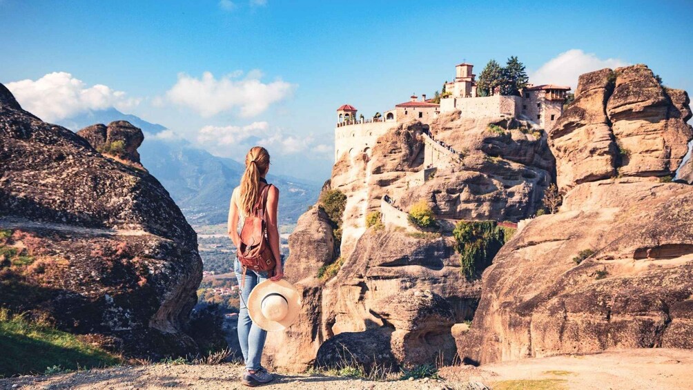 Meteora: Morning Half Day Sightseeing and Monasteries Tour