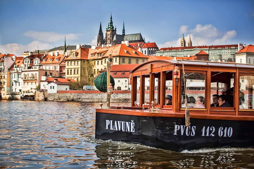 Prague: 45-Minute Historical River Cruise and Refreshments