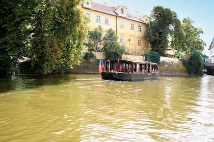 Prag: 1,5 timmars flodbåtskryssning och guidad tur