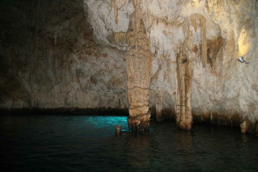 Picture 1 for Activity Positano: Discover the Amalfi Coast on an elegant boat