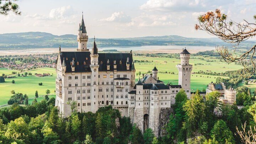 Skip The Line Neuschwanstein Castle Tour from Hohenschwangau