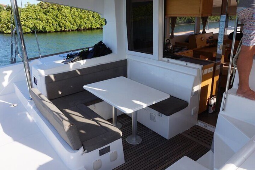 Private Luxury Catamaran Tour in Stingray City and Snorkel 