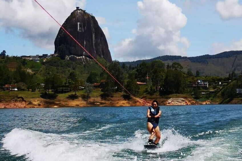 1Hour Wakeboarding Private Experience from Guatape