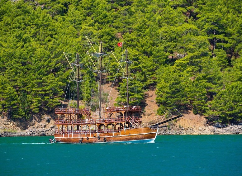 Picture 5 for Activity From Alanya: Green Canyon Boat Trip with Lunch and Drinks