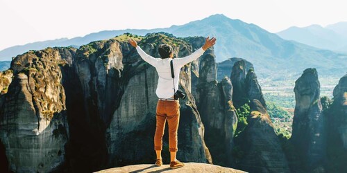 Desde Atenas: excursión de un día a Meteora con guía en un autobús de lujo