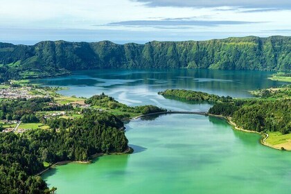 Ponta Delgada: Tour to Sete Cidades Volcano Lakes