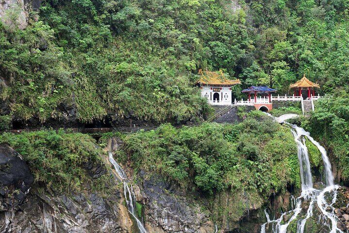 Taroko & Qingshui Cliffs & Qixingtan Chartered Tour