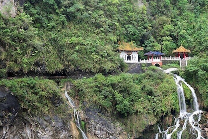 Taroko, Qingshui Cliffs & Qixingtan Day Tour | From Hualien
