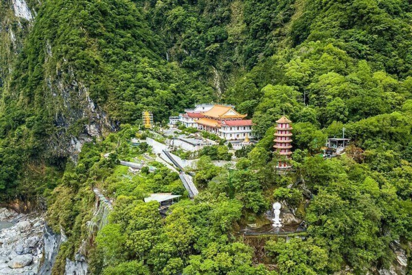 Taroko & Qingshui Cliffs & Qixingtan Chartered Tour