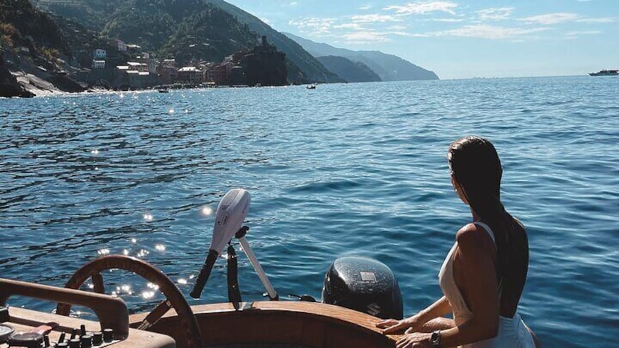 3 Hour Cinque Terre tour plus Swim Stops at Secluded Beaches