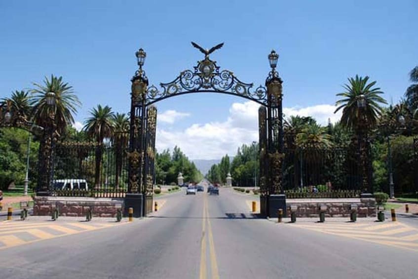 Picture 2 for Activity Mendoza: Half-Day Sightseeing City Tour