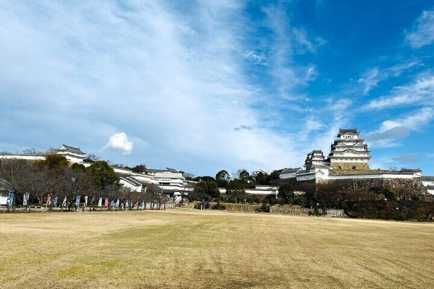 Walking Tour in Himeji Castle Garden and Aizome Indigo Dyeing