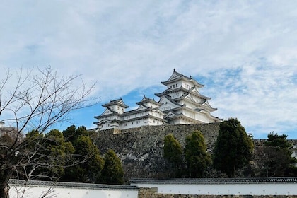 Walking Tour in Himeji Castle Garden and Aizome Indigo Dyeing