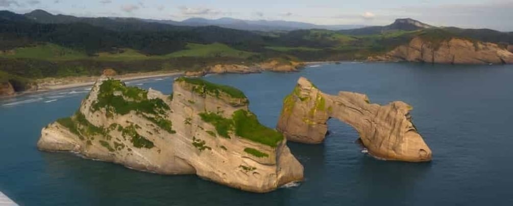 Picture 5 for Activity Takaka: Farewell Spit/Abel Tasman Scenic Flight