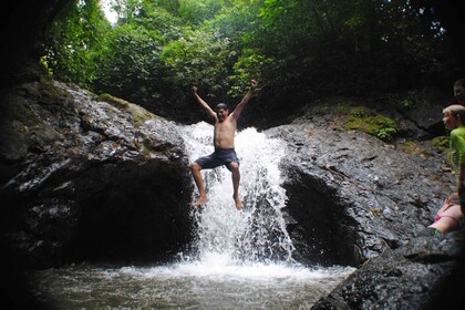 Tur Air Terjun Penjelajah