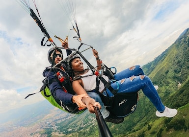 Medellín: Gleitschirmfliegen in den kolumbianischen Anden